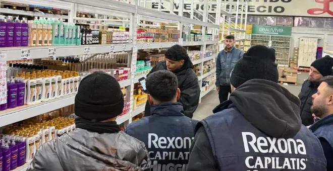 Capacitación del equipo de un depósito recorriendo las góndolas con DigipWMS